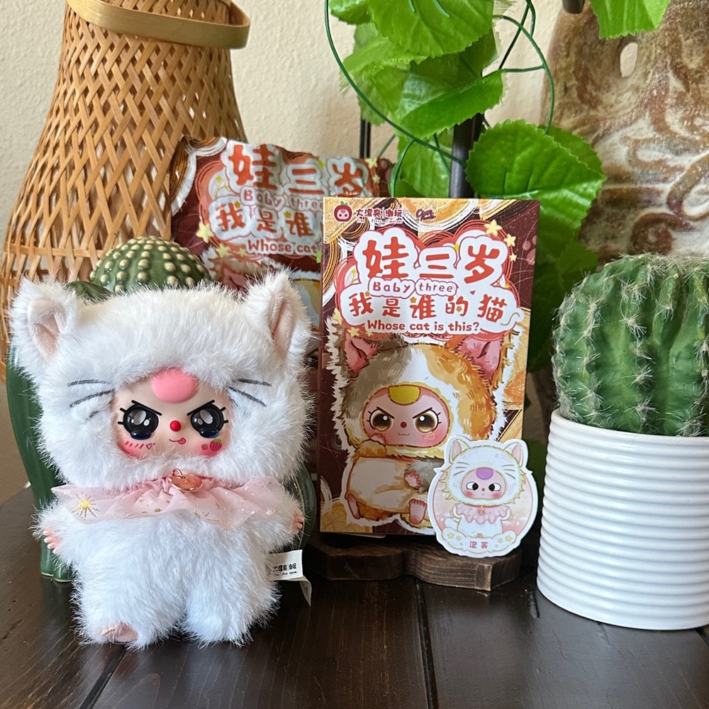 Baby Three Whose cat is this? Keychain plush White and Pink Plush Cat